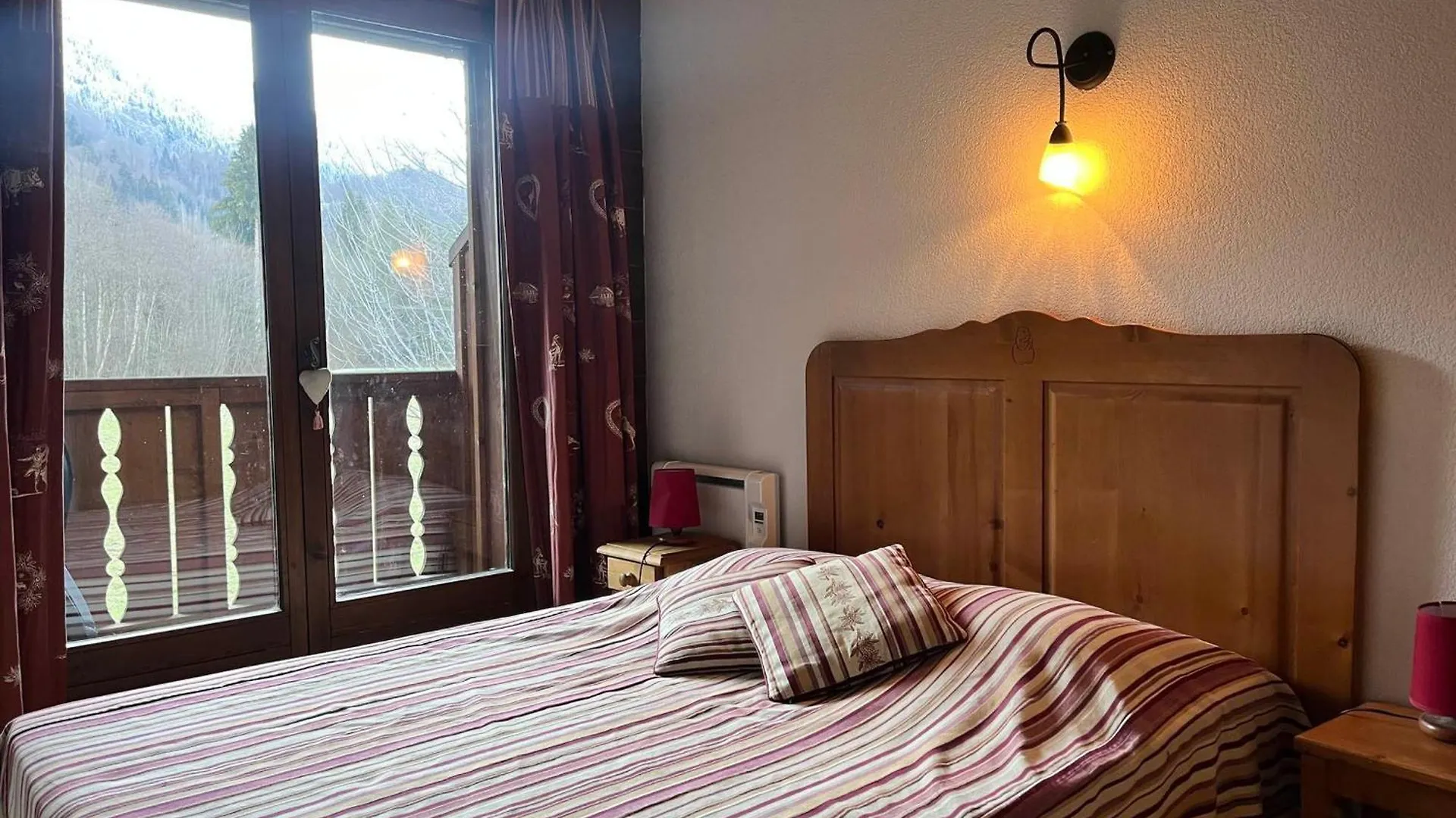 Apartmán Duplex Avec Terrasse, Piscine Et Parking A Samoens - Fr-1-624-111